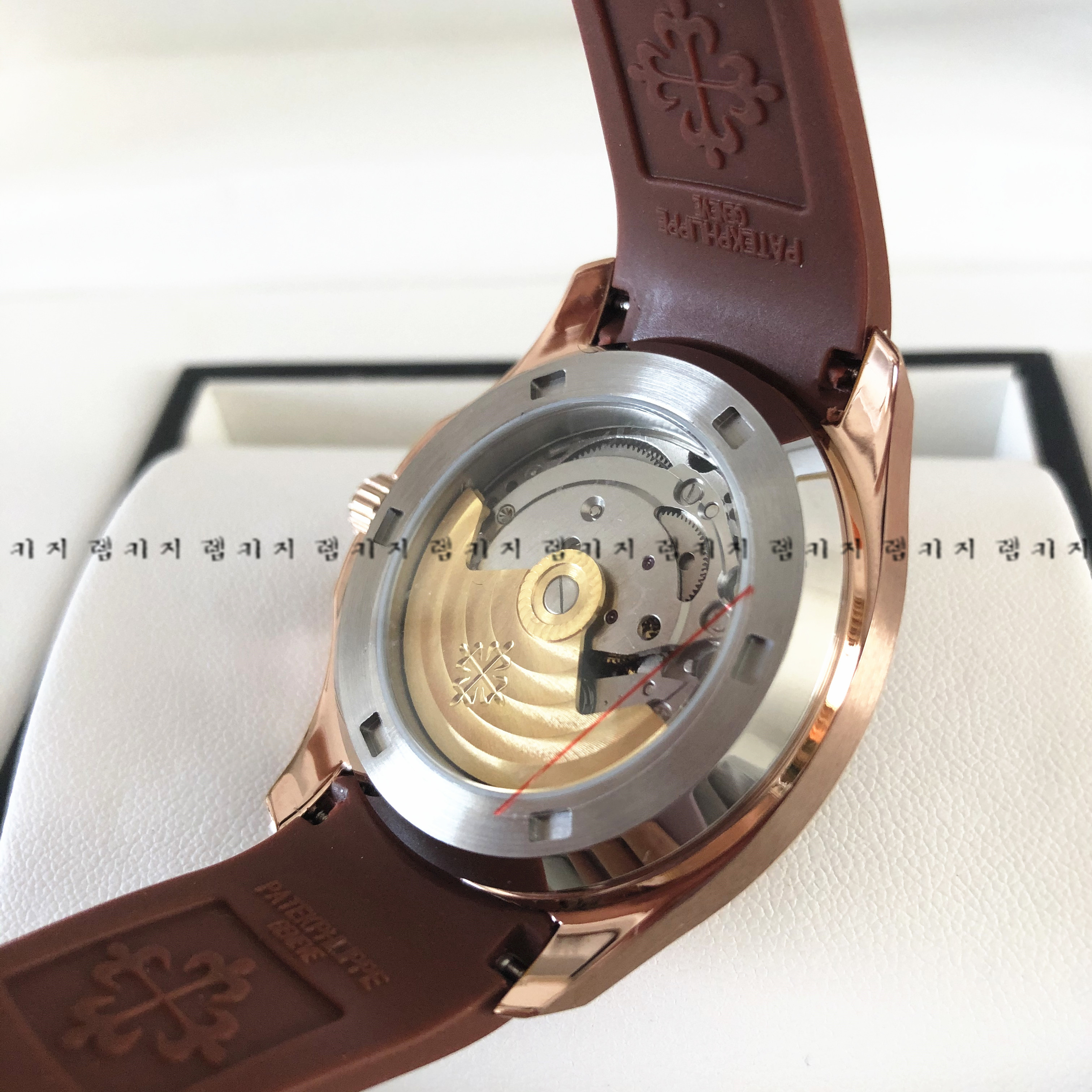 파텍필립 아쿠아넛 골드베젤 브라운 우레탄 러버밴드